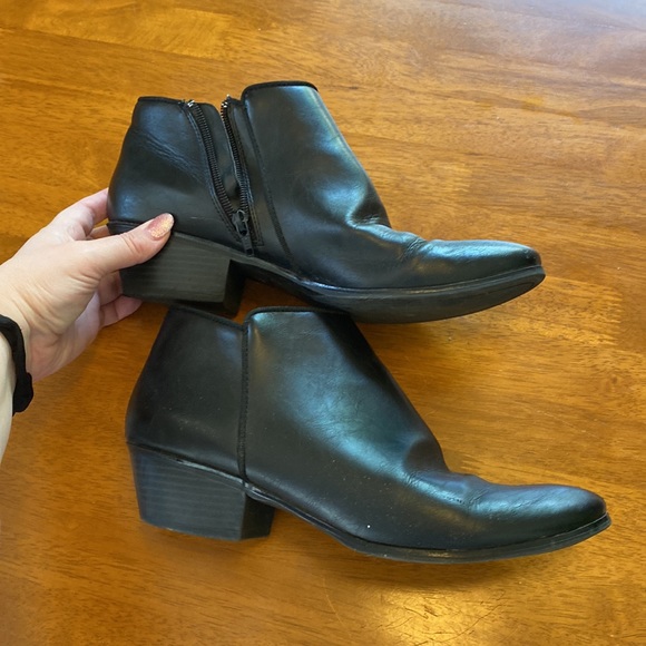 St. John’s Bay Lennon Black Ankle Boot 10 EUC - Picture 7 of 9